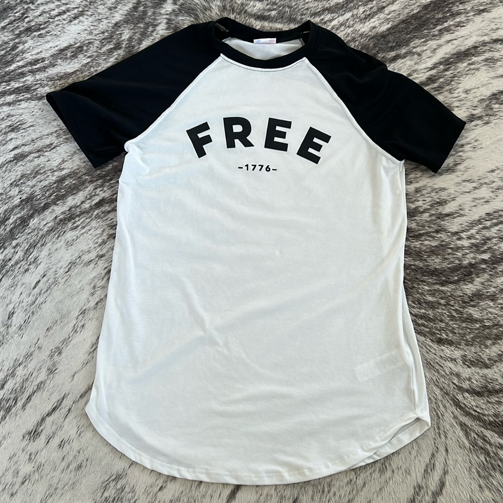 LulaRoe Axel Top Black /White Small